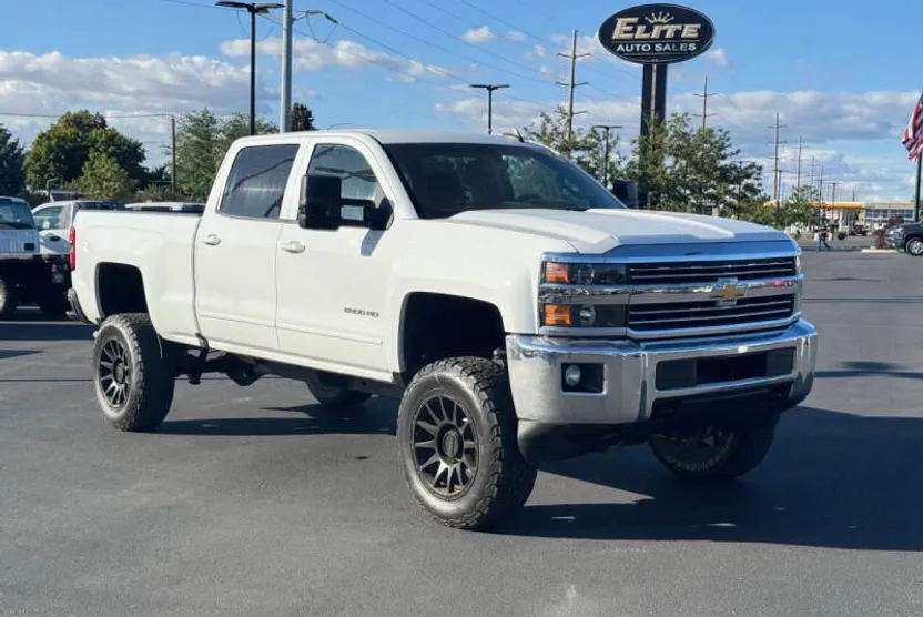 2018 Chevrolet Silverado 2500HD LT photo 1