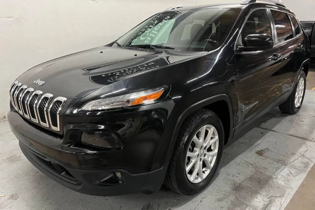 2016 Jeep Cherokee Latitude photo 1
