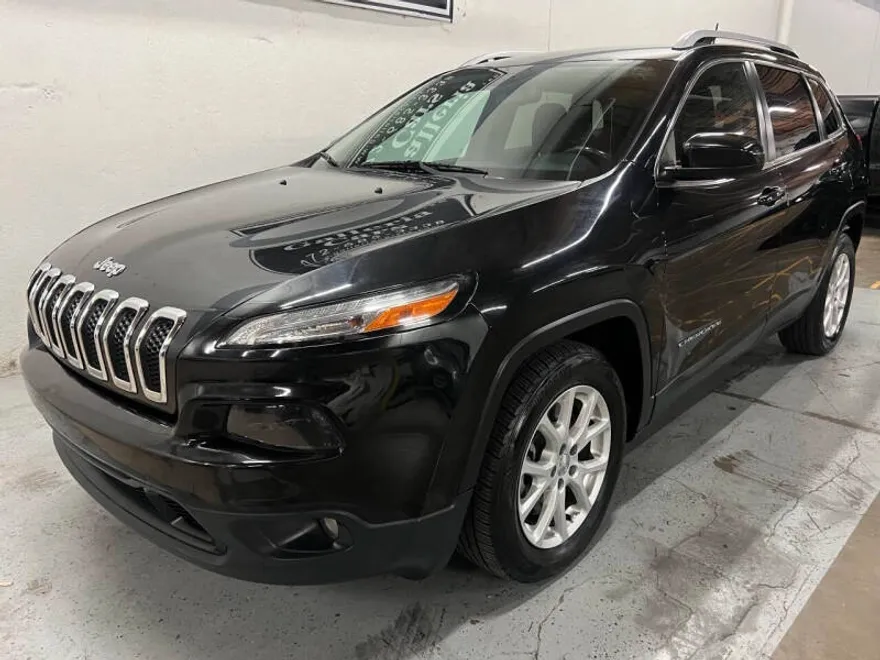 2016 Jeep Cherokee Latitude photo 1