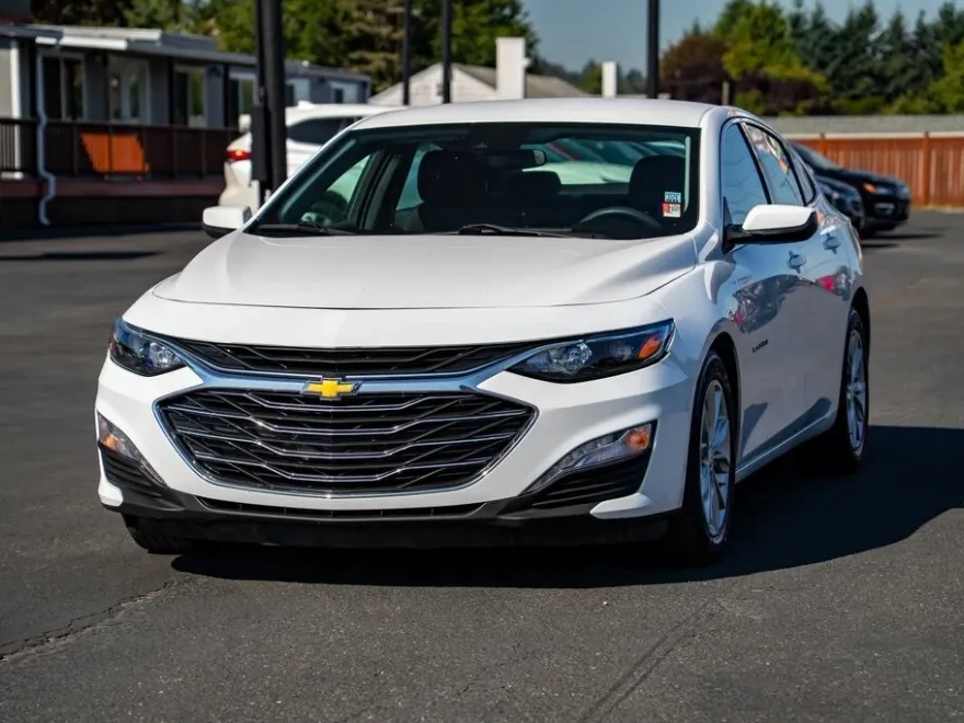 2023 Chevrolet Malibu 1LT photo 1