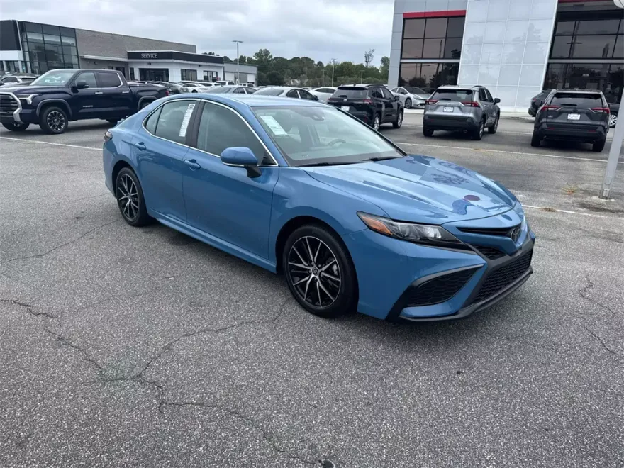 2023 Toyota Camry SE photo 1