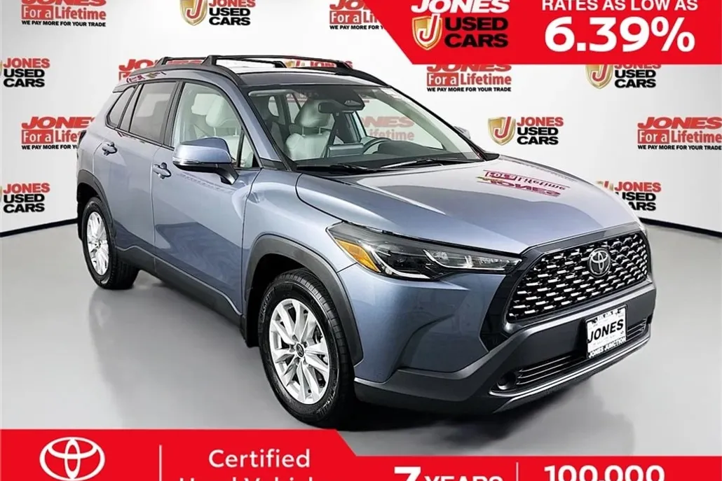 2024 Toyota Corolla Cross LE photo 1