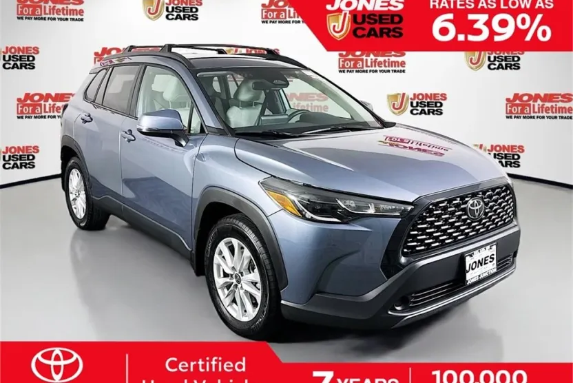 2024 Toyota Corolla Cross LE photo 1