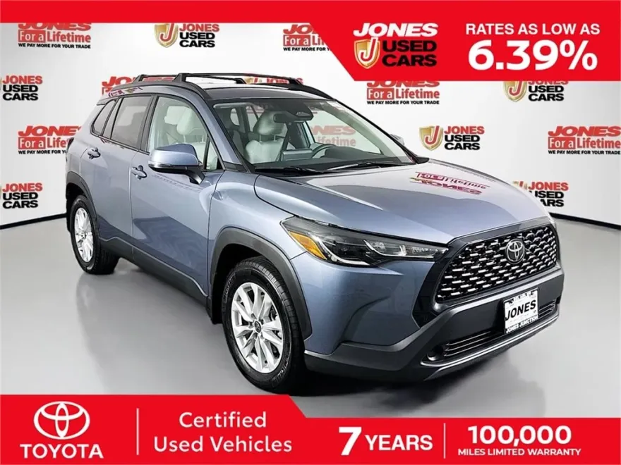 2024 Toyota Corolla Cross LE photo 1