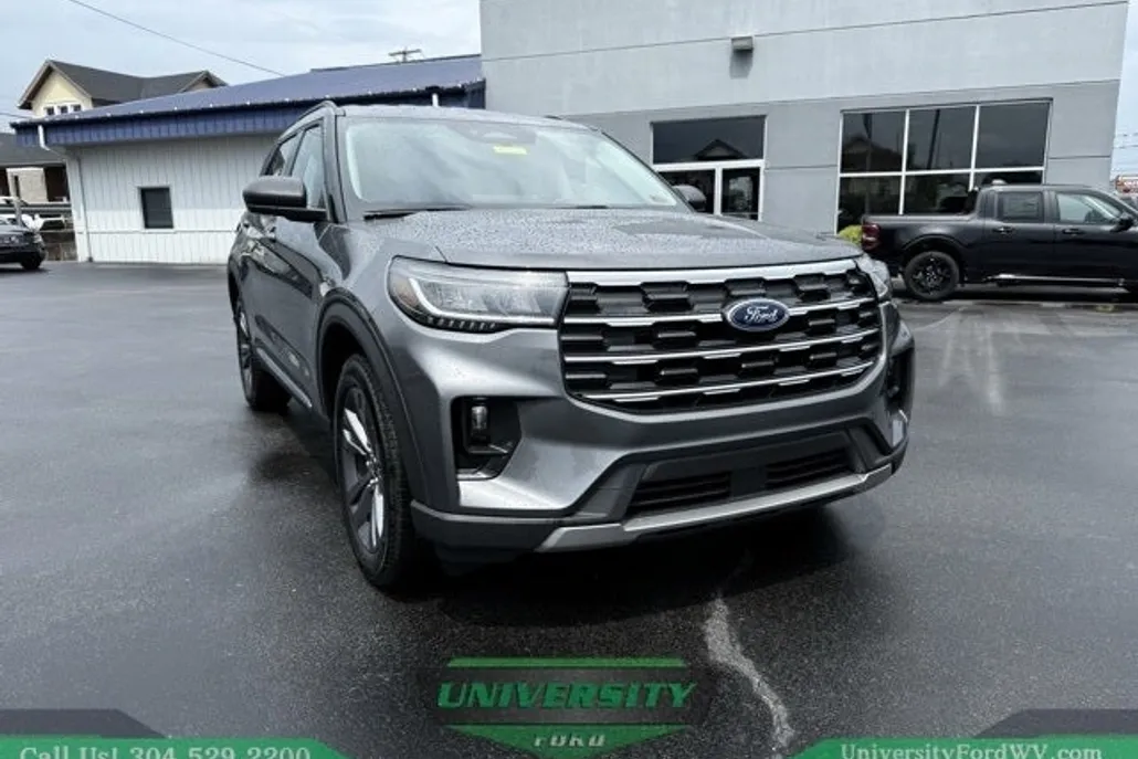 2025 Ford Explorer photo 1
