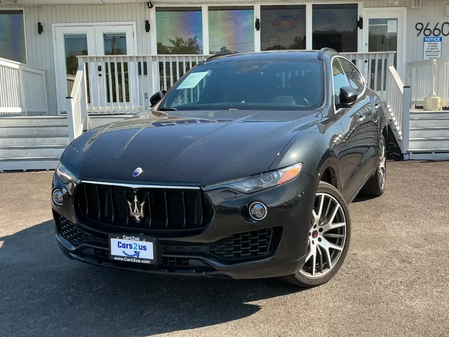 2017 Maserati Levante S photo 1