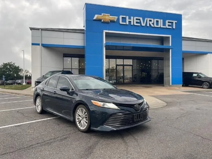 2018 Toyota Camry XLE photo 1