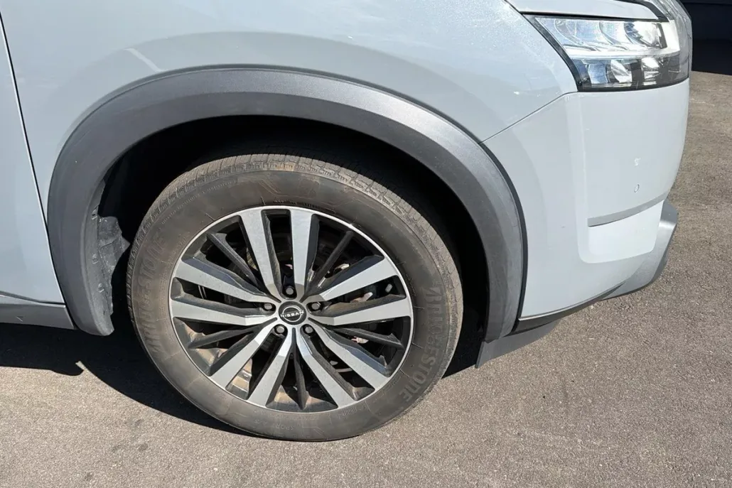 2023 Nissan Pathfinder Platinum photo 1