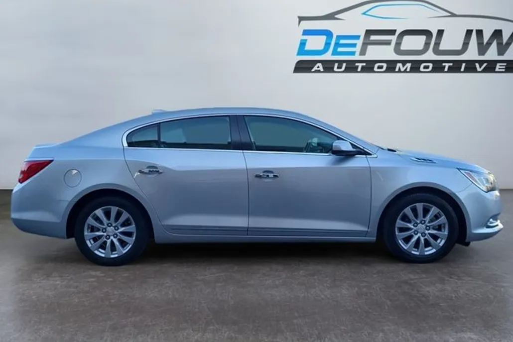 2015 Buick LaCrosse Base photo 1