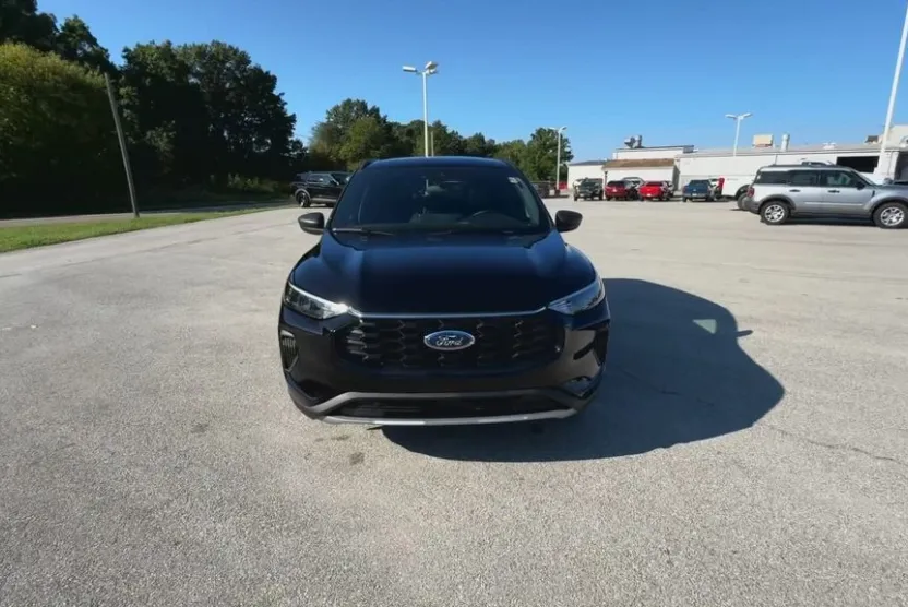 2026 Ford Escape ST-Line photo 1