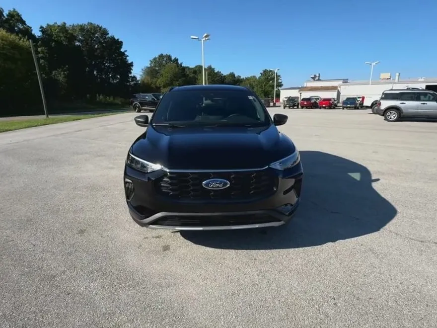 2026 Ford Escape ST-Line photo 1
