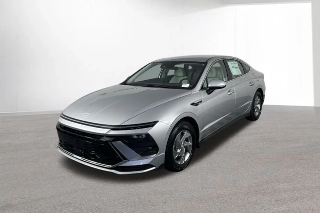 2025 Hyundai Sonata SE photo 1