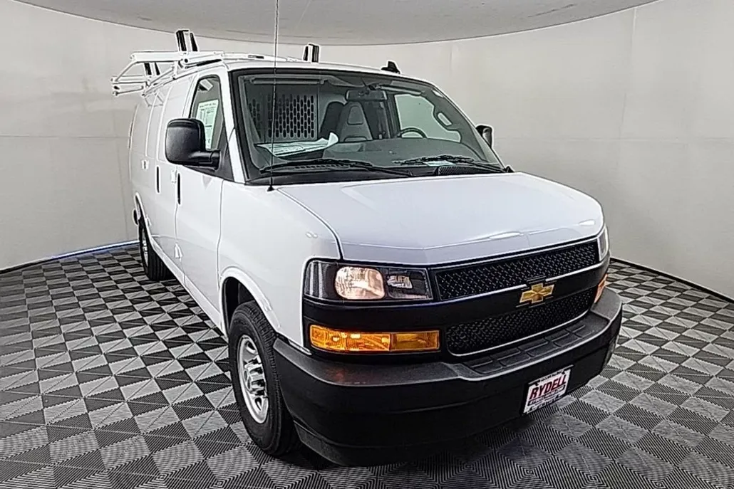 2025 Chevrolet Express Cargo 3500 photo 1