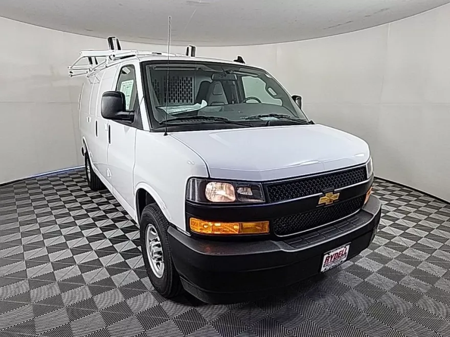 2025 Chevrolet Express Cargo 3500 photo 1