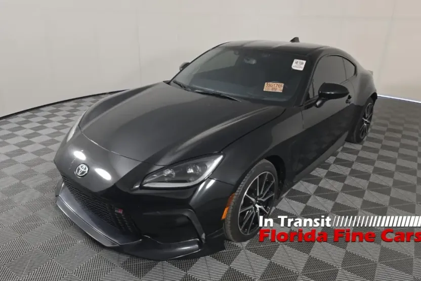 2024 Toyota GR86 photo 1