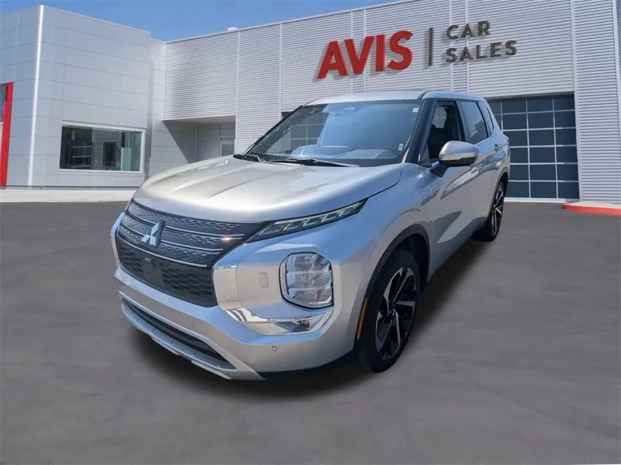 2024 Mitsubishi Outlander SE photo 1