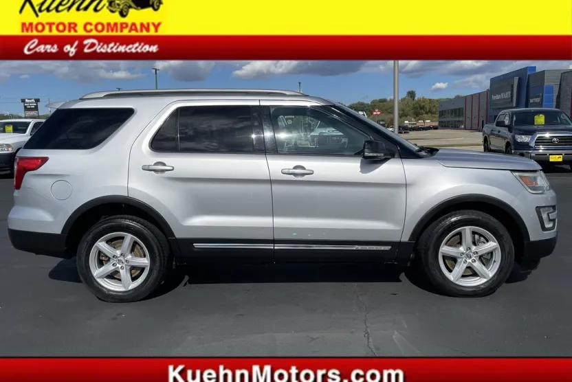 2016 Ford Explorer XLT photo 1