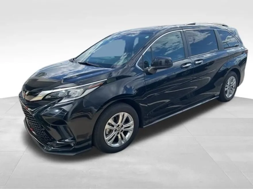 2023 Toyota Sienna XSE photo 1