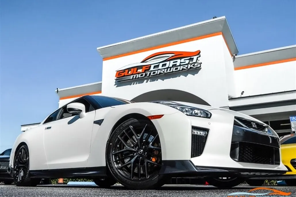 2018 Nissan GT-R Premium photo 1