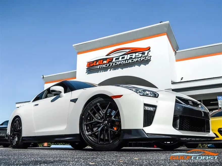 2018 Nissan GT-R Premium photo 1
