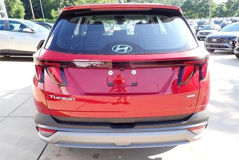 2025 Hyundai Tucson SE photo 1