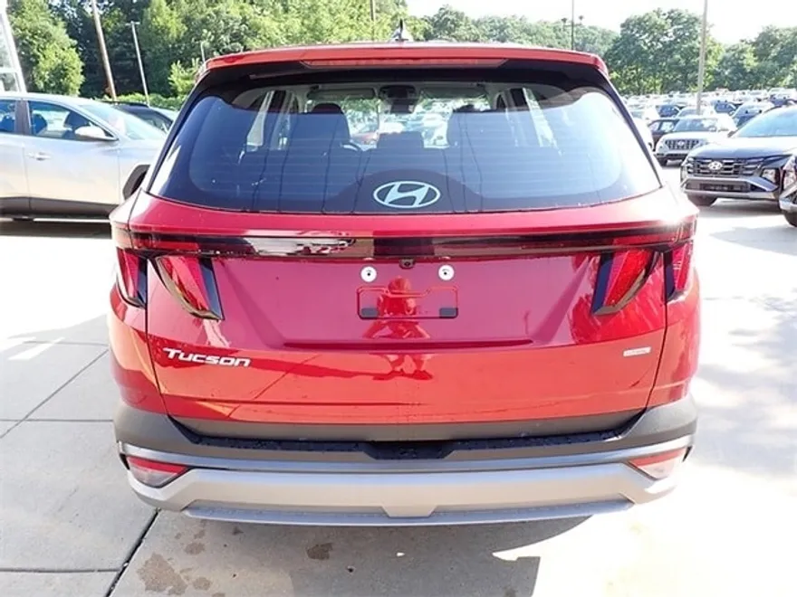 2025 Hyundai Tucson SE photo 1
