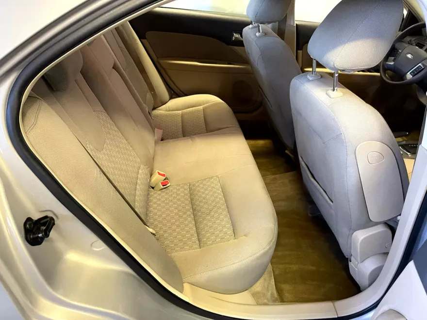2010 Ford Fusion SE photo 14