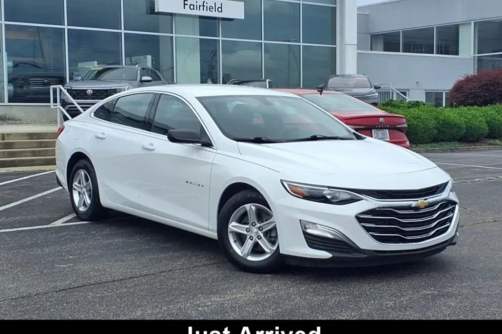 2022 Chevrolet Malibu LS photo 1