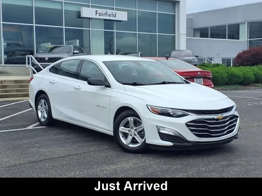 2022 Chevrolet Malibu LS photo 1