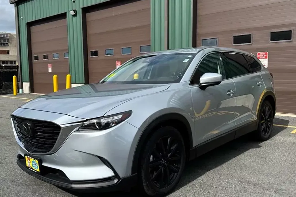 2023 Mazda CX-9 Touring photo 1