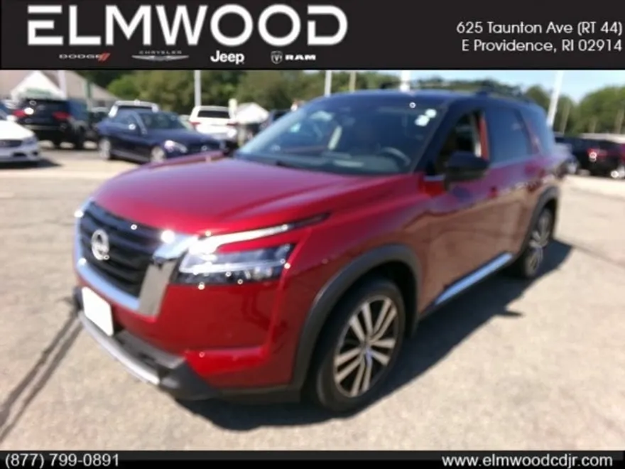 2024 Nissan Pathfinder Platinum photo 1