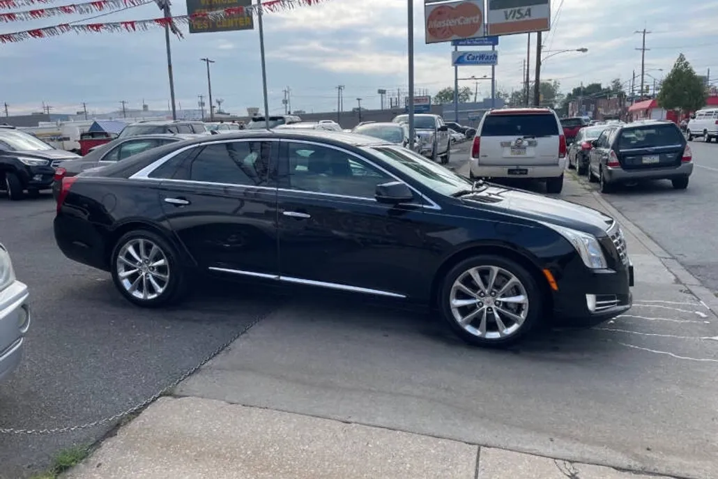 2013 Cadillac XTS Luxury photo 1