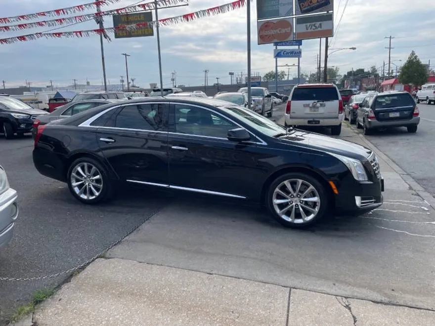 2013 Cadillac XTS Luxury photo 1