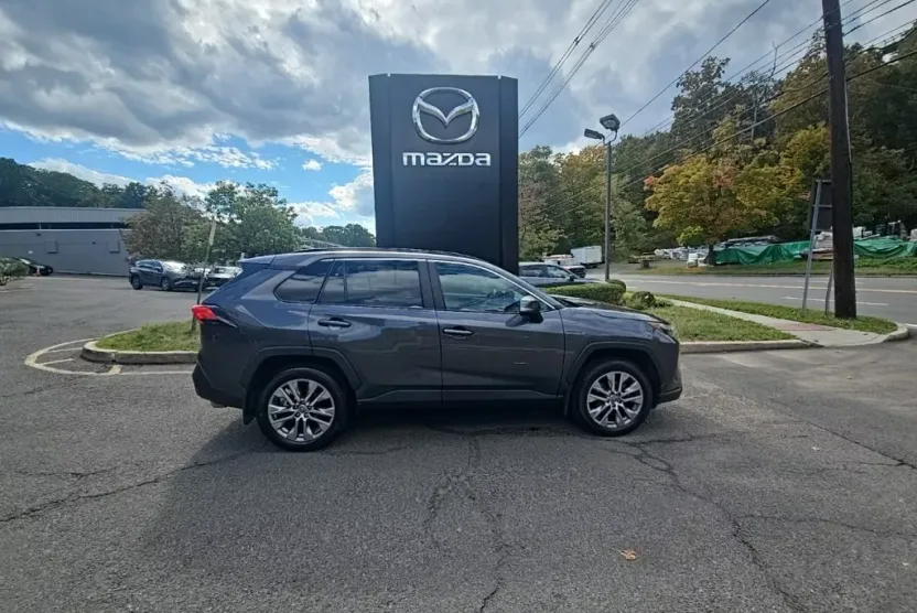 2023 Toyota RAV4 XLE Premium photo 1