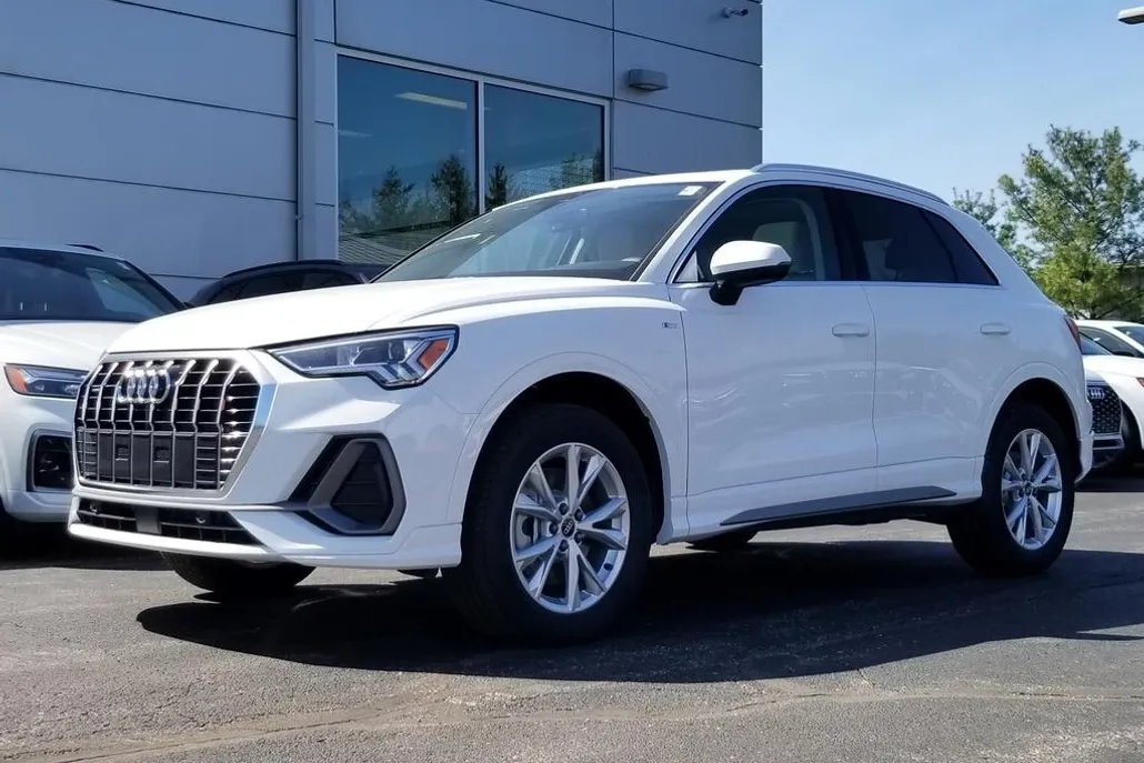 2025 Audi Q3 S line 45 TFSI photo 1