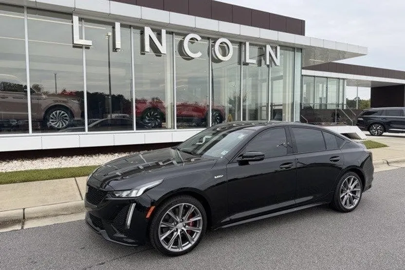 2024 Cadillac CT5 V photo 1