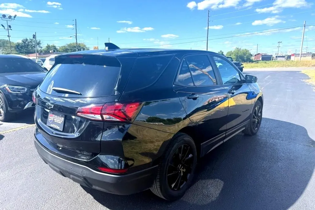2024 Chevrolet Equinox LS photo 1
