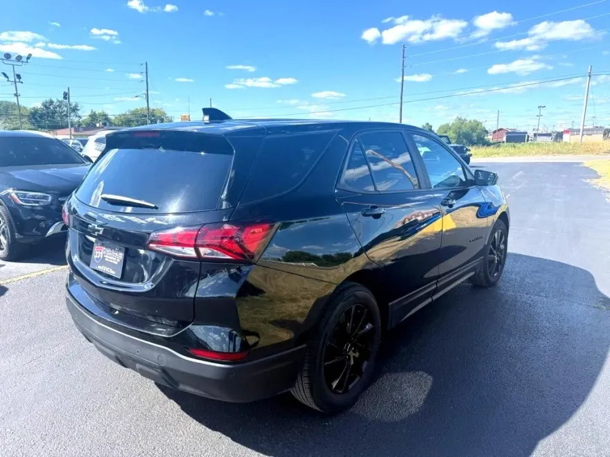 2024 Chevrolet Equinox LS photo 1