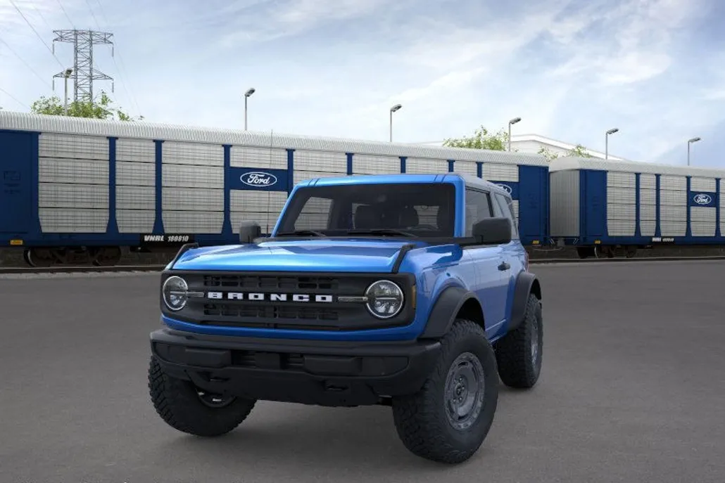 2025 Ford Bronco Base photo 1