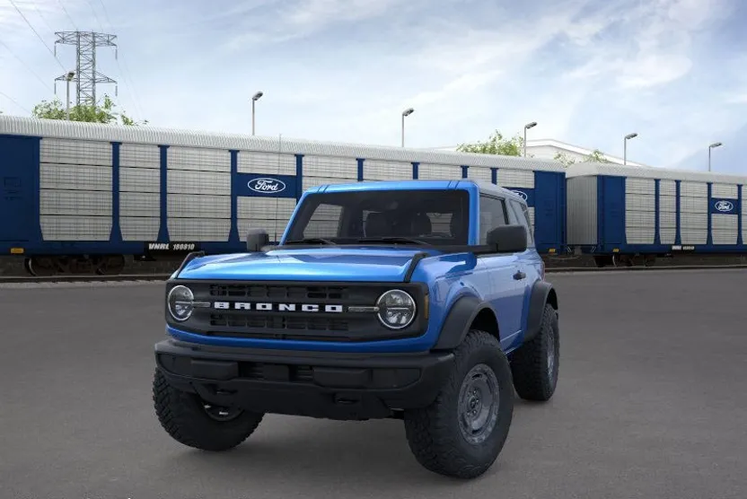 2025 Ford Bronco Base photo 1