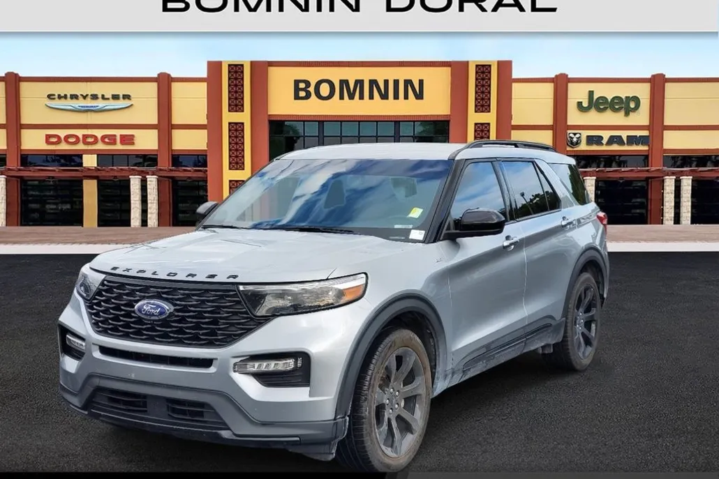 2023 Ford Explorer ST-Line photo 1