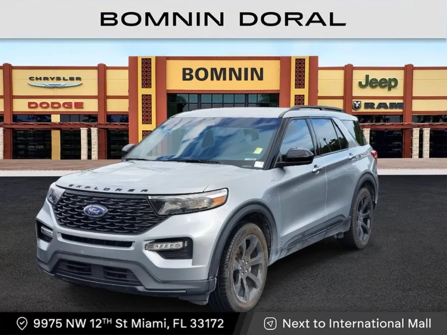 2023 Ford Explorer ST-Line photo 1
