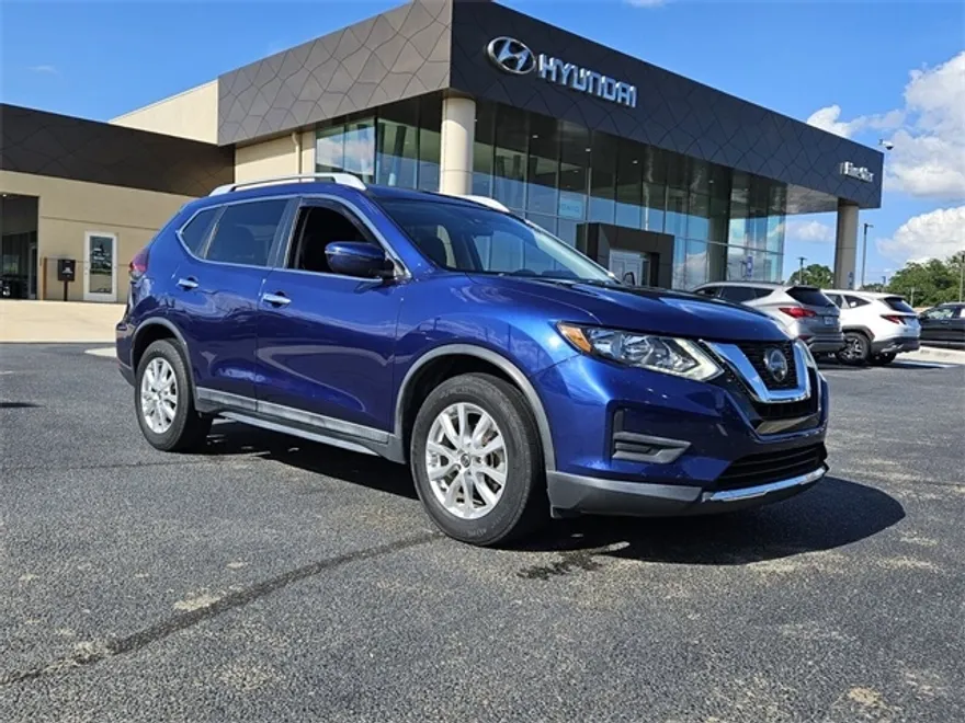 2019 Nissan Rogue SV photo 1
