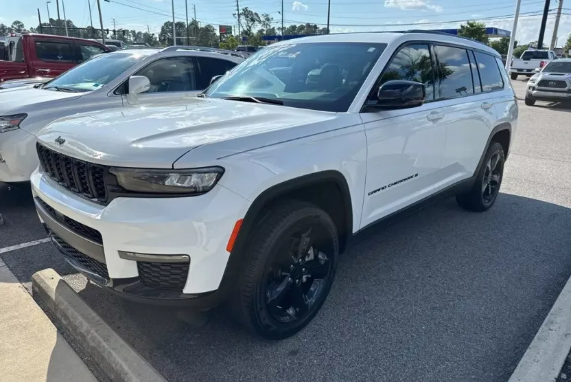 2024 Jeep Grand Cherokee Limited photo 1