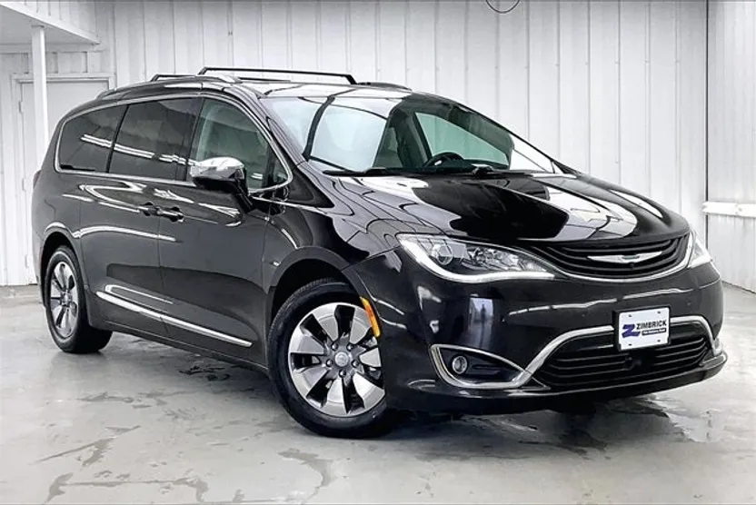 2018 Chrysler Pacifica Hybrid Limited photo 1