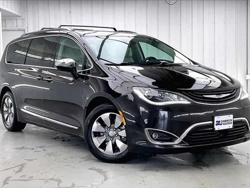2018 Chrysler Pacifica Hybrid Limited photo 1