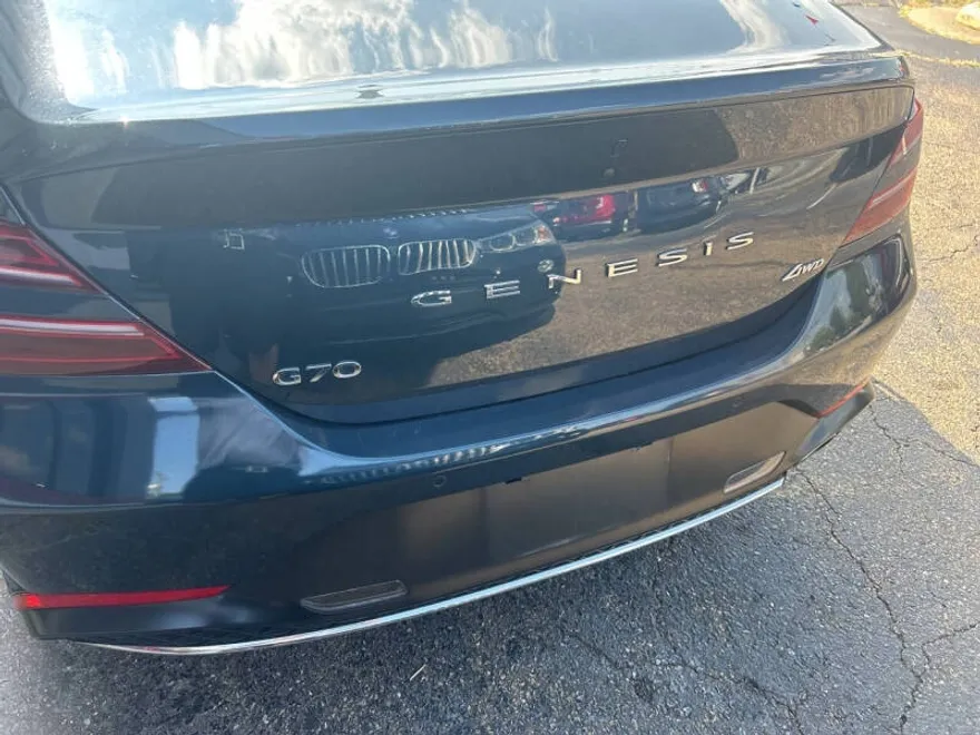 2022 Genesis G70 2.0T photo 1