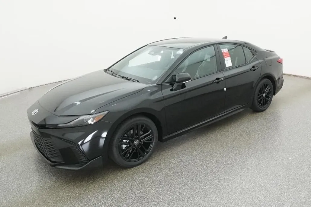 2026 Toyota Camry SE photo 1