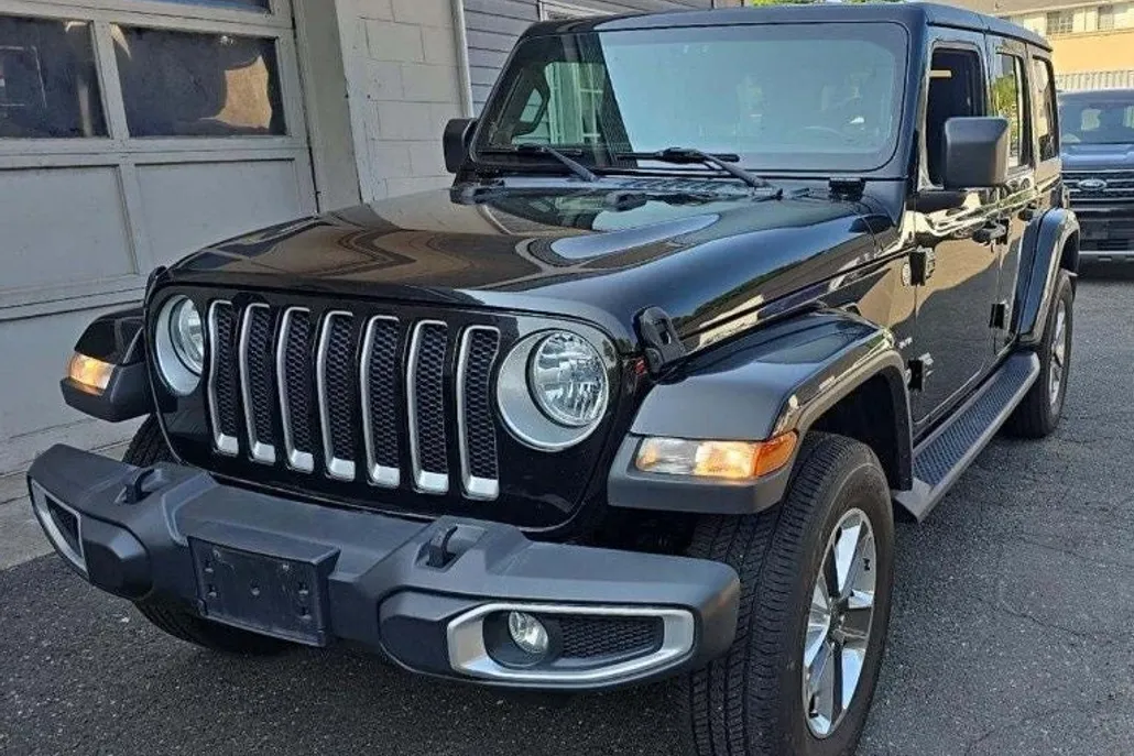2021 Jeep Wrangler Unlimited Sahara photo 1