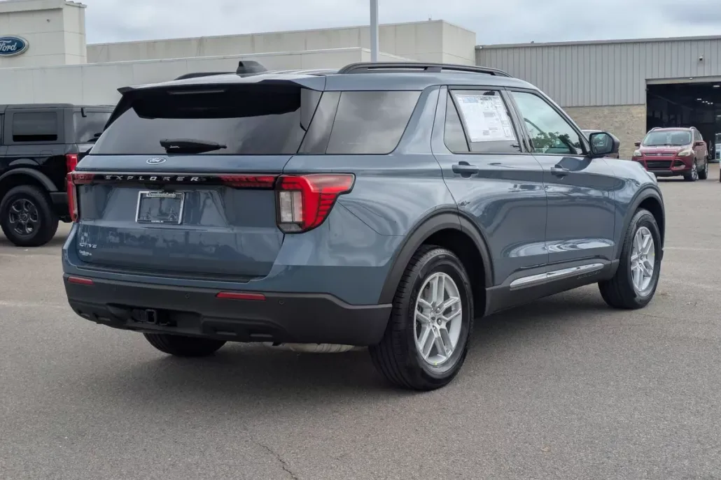 2025 Ford Explorer photo 1